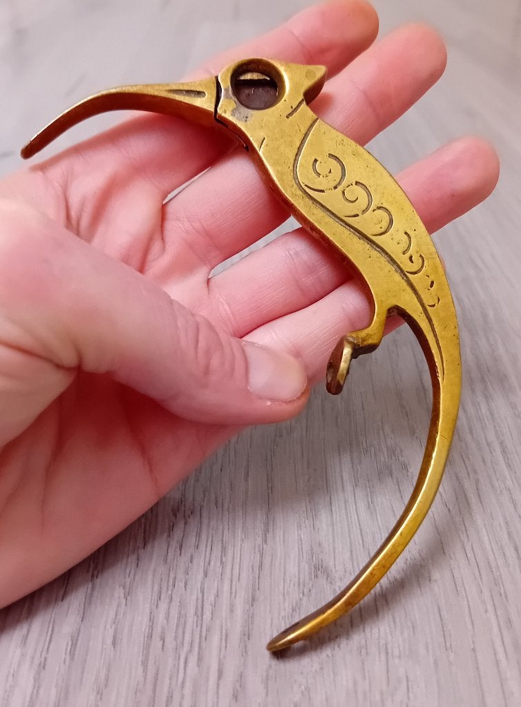 Sigaretenknipper in vorm van een vogel, Verzenden