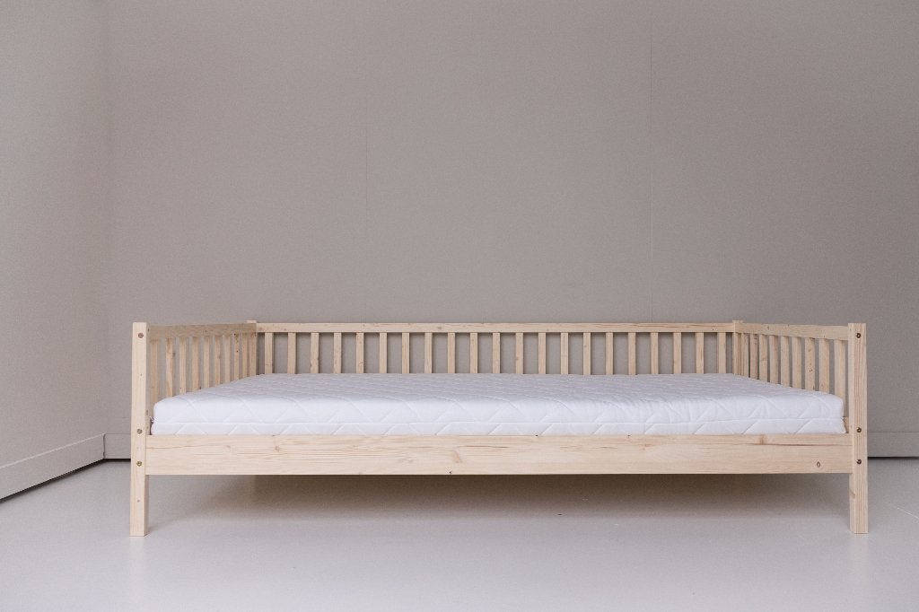 Houten eenpersoonsbed Jindl inclusief matras (200x90), Ophalen, Jindl, Info@jindl.nl, Meubelstuk of Keukentje
