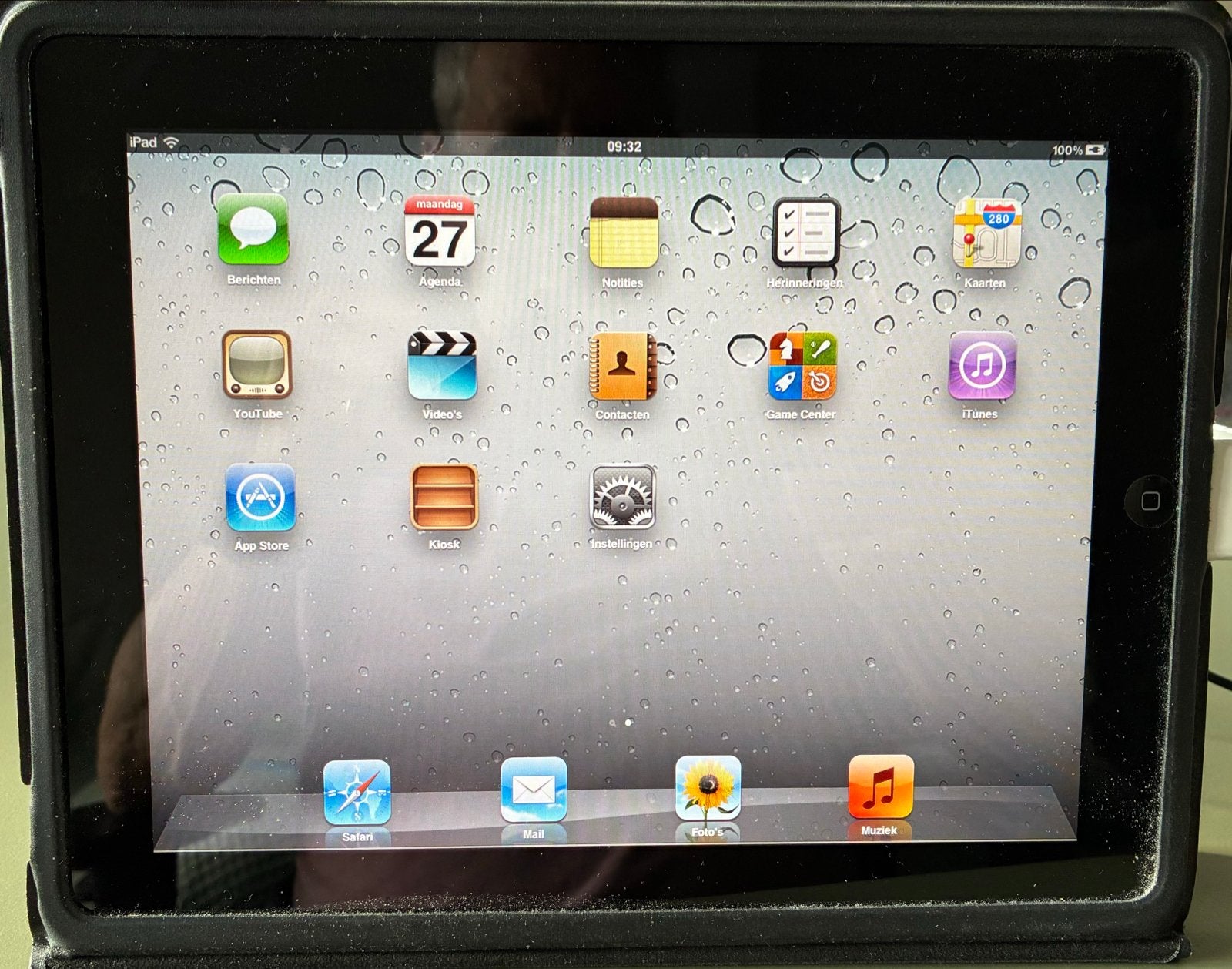 Eerste generatie iPad (A1219) met hoes en kabel, 10 inch, Gebruikt, Apple iPad, Ophalen of Verzenden