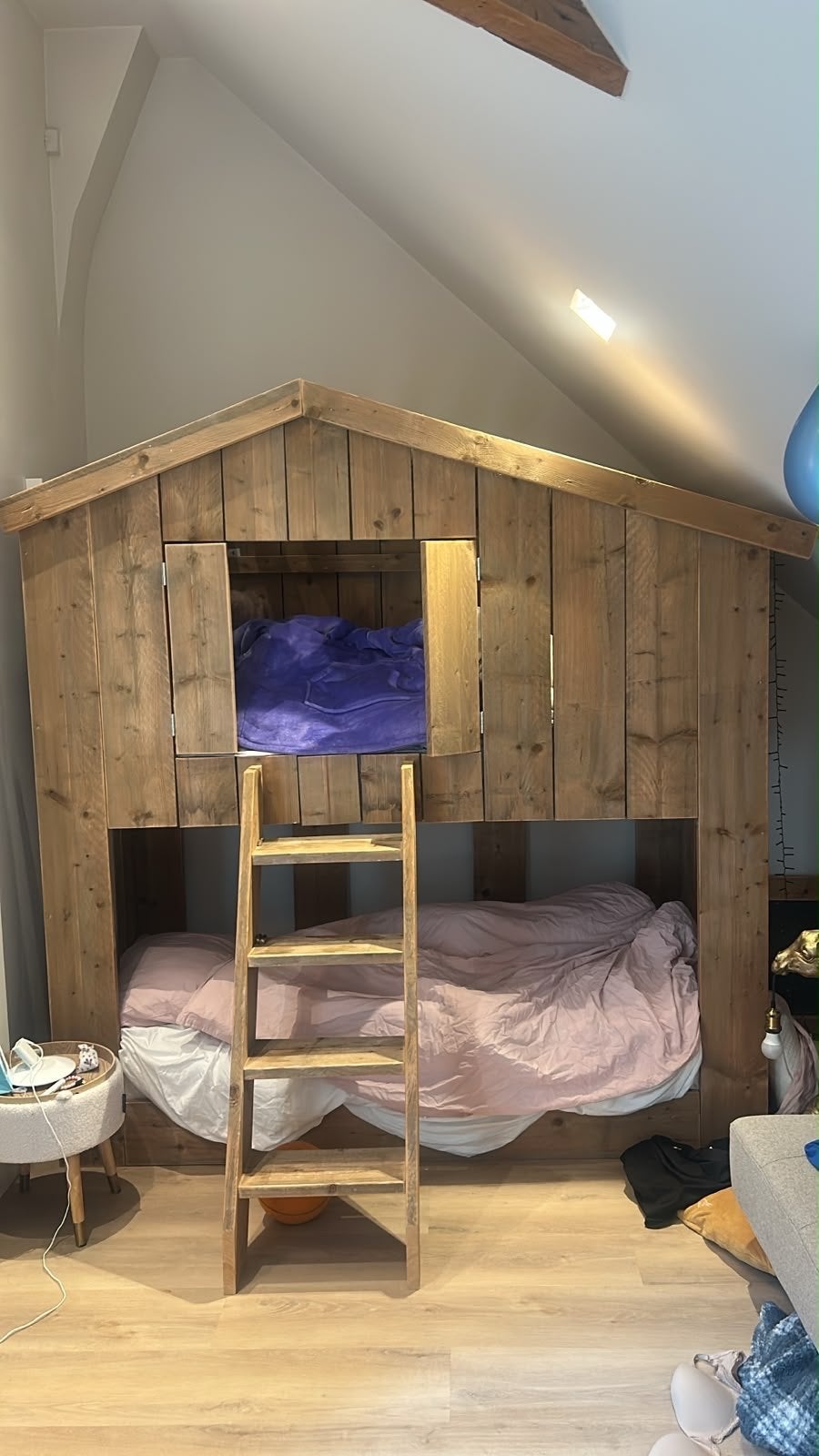Uniek houten stapelbed/hoogslaper met huisjesdesign, Ophalen, Gebruikt, 90 cm, Tweepersoons