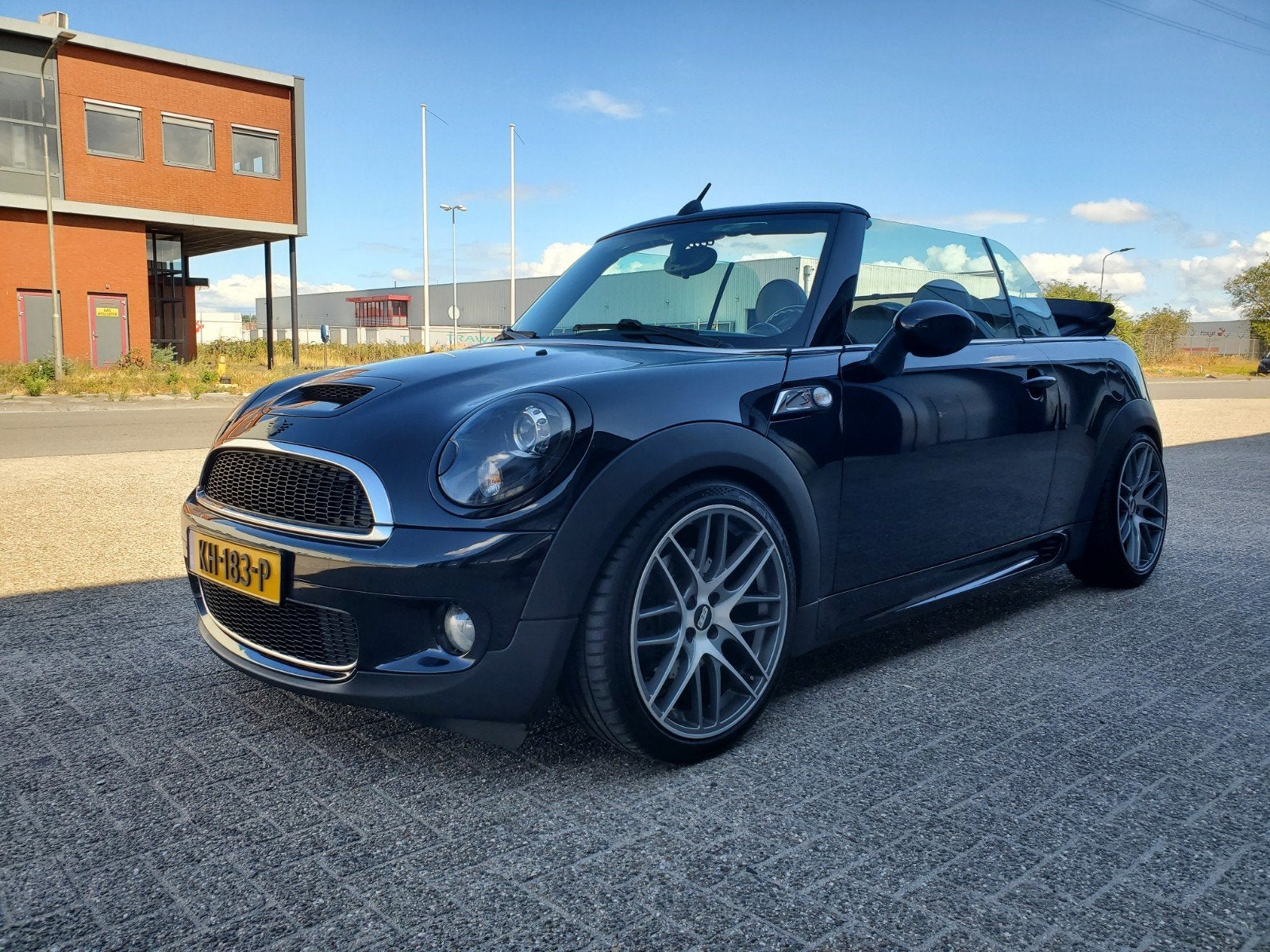 Mini 1.6 Cooper S Cabrio in JCW uitvoering 2009 zwart ., Voorwielaandrijving, Euro 5, Zwart, 4 cilinders
