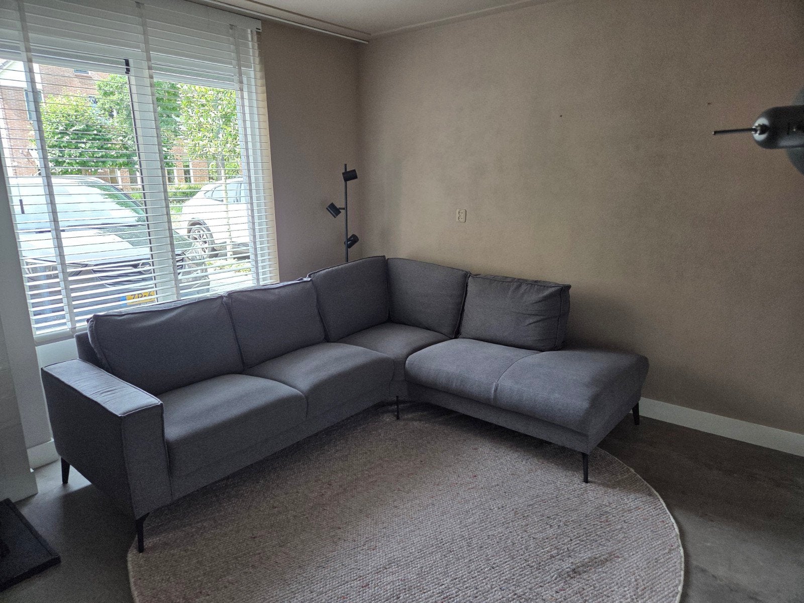 Moderne Hoekbank met Longchair - Grijze Stof, Huis en Inrichting, Banken | Bankstellen, Ophalen, Hoekbank, 75 tot 100 cm, Zo goed als nieuw