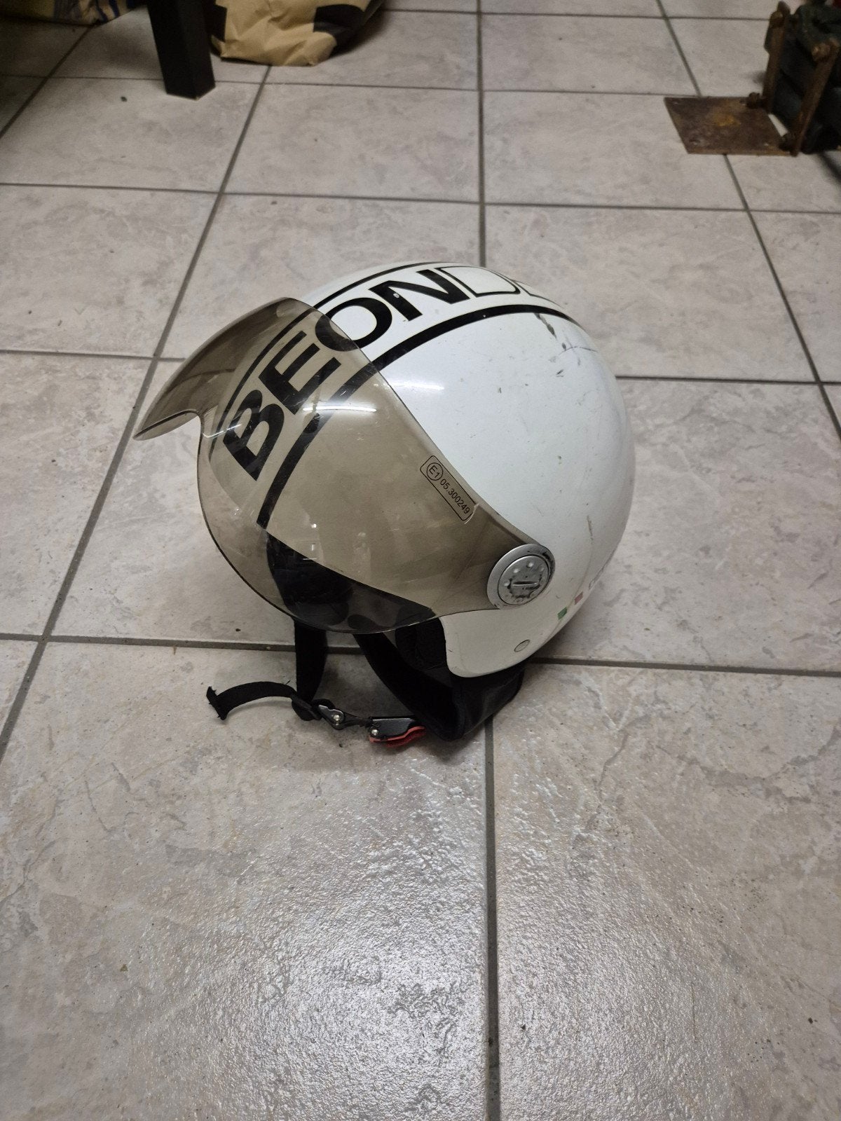 Witte Beon Design motorhelm - Gebruikt, Fietsen en Brommers, Brommerhelmen, Gebruikt, Medium, Ophalen of Verzenden
