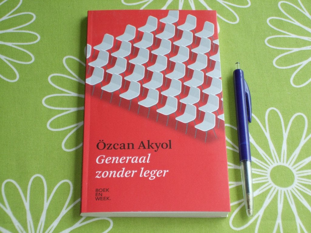 Generaal zonder leger - Özcan Akyol, Boeken, Overige Boeken, Zo goed als nieuw, Ophalen of Verzenden
