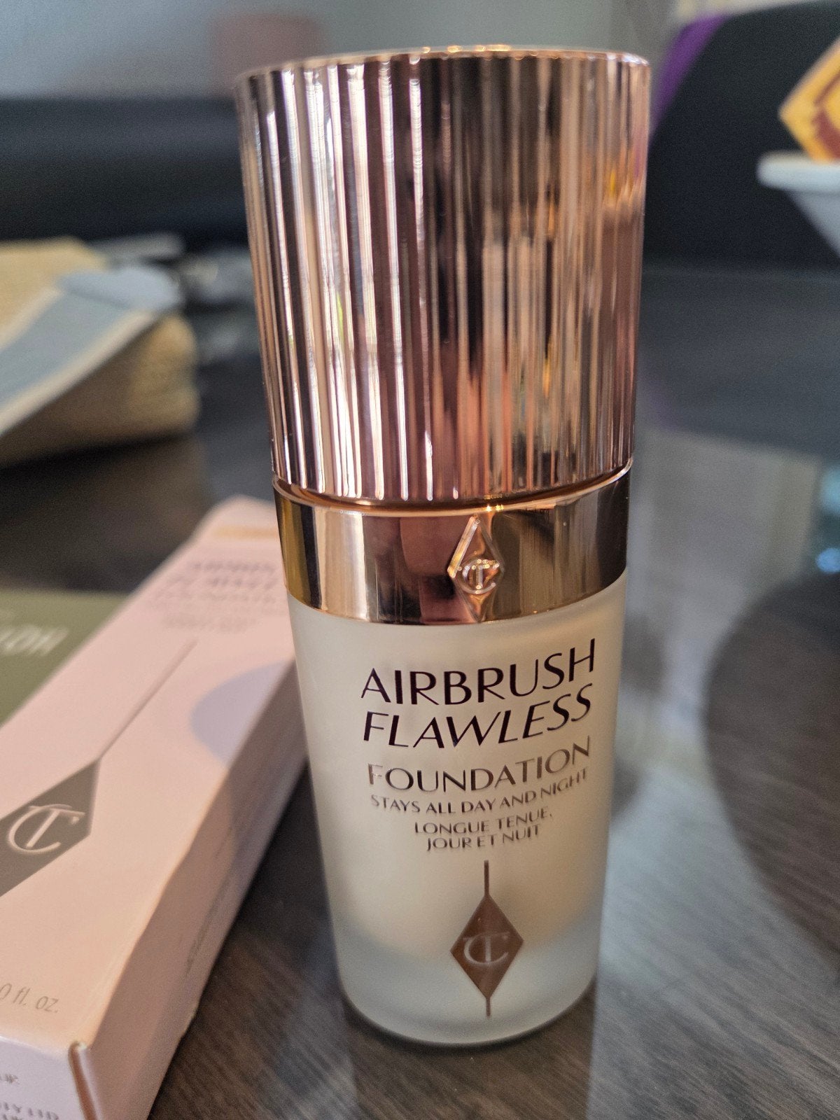 Charlotte Tilbury Airbrush Flawless Foundation 4 Warm, Overige kleuren, Gehele gezicht, Ophalen of Verzenden, Zo goed als nieuw