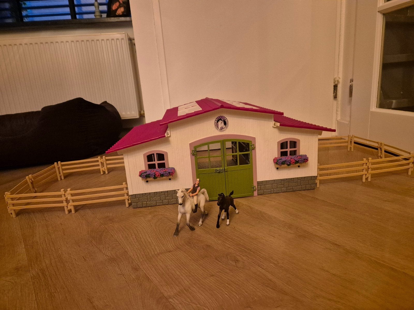 Schleich Horse Club Manege met Amazone en Paarden (42344), Kinderen en Baby's, Ophalen of Verzenden, Zo goed als nieuw, Meisje