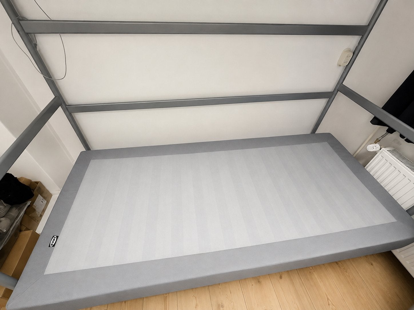 IKEA LYNGÖR Slatted Bed Base with Legs (90x200 cm)–Dark Grey, Ophalen, 90 cm, Eenpersoons, Zo goed als nieuw