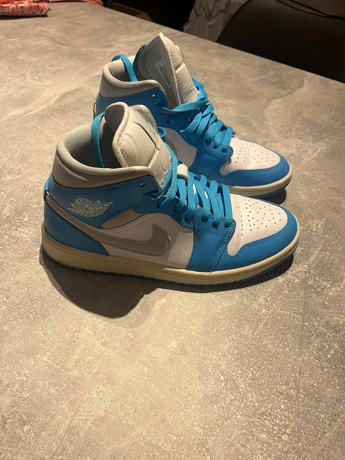 Air Jordan 1 Mid blauw/wit - maat 40, Kleding | Heren, Schoenen, Sneakers of Gympen, Gedragen, Verzenden, Blauw