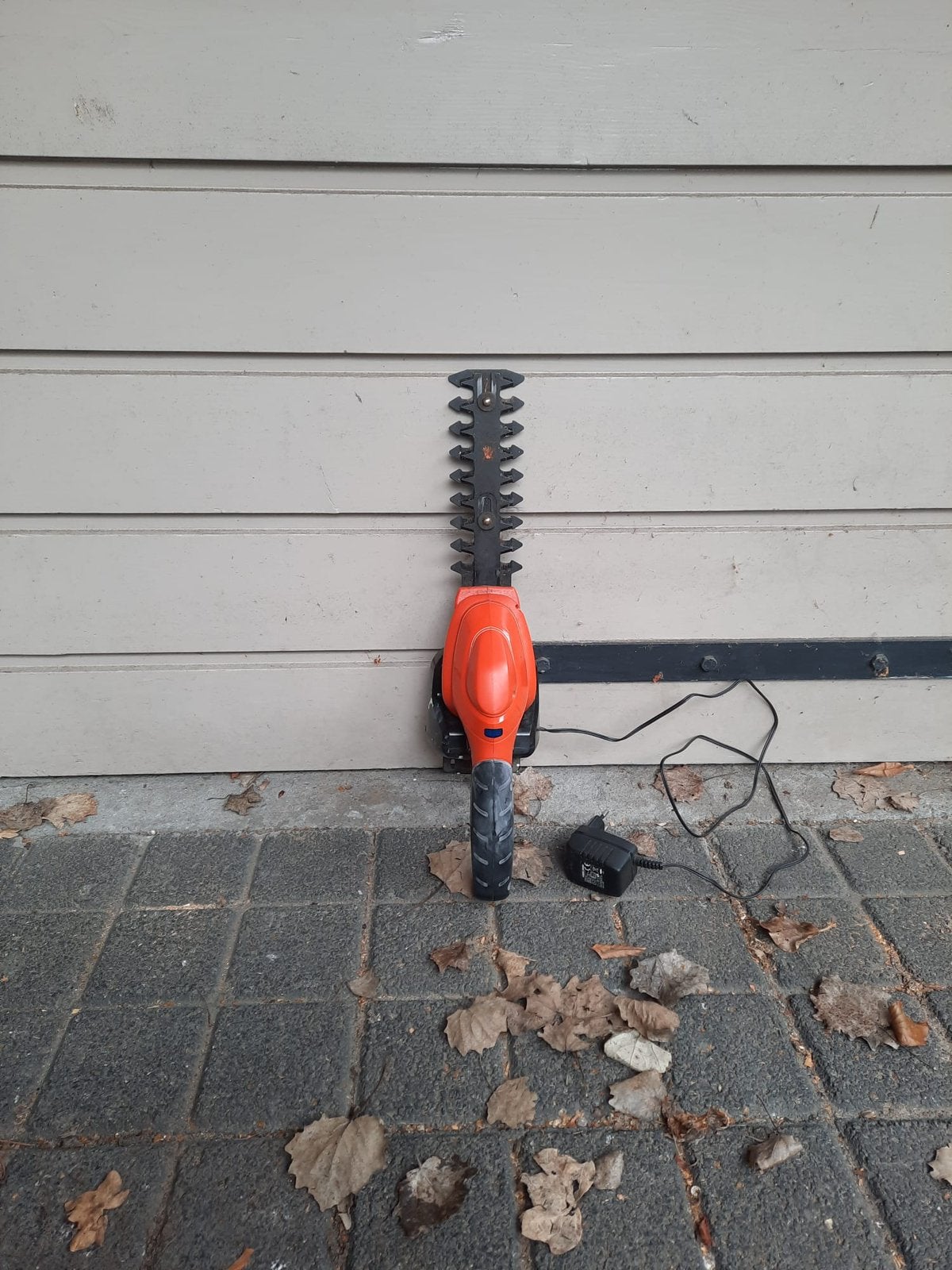 Elektrische heggenschaar black&decker, Ophalen, Zo goed als nieuw, Accu