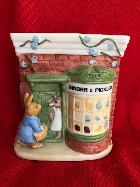 Beatrix Potter Beeldje Peter Rabbit Ginger & Pickles, Schmid, Verzamelen, Beelden en Beeldjes, Ophalen of Verzenden, Zo goed als nieuw