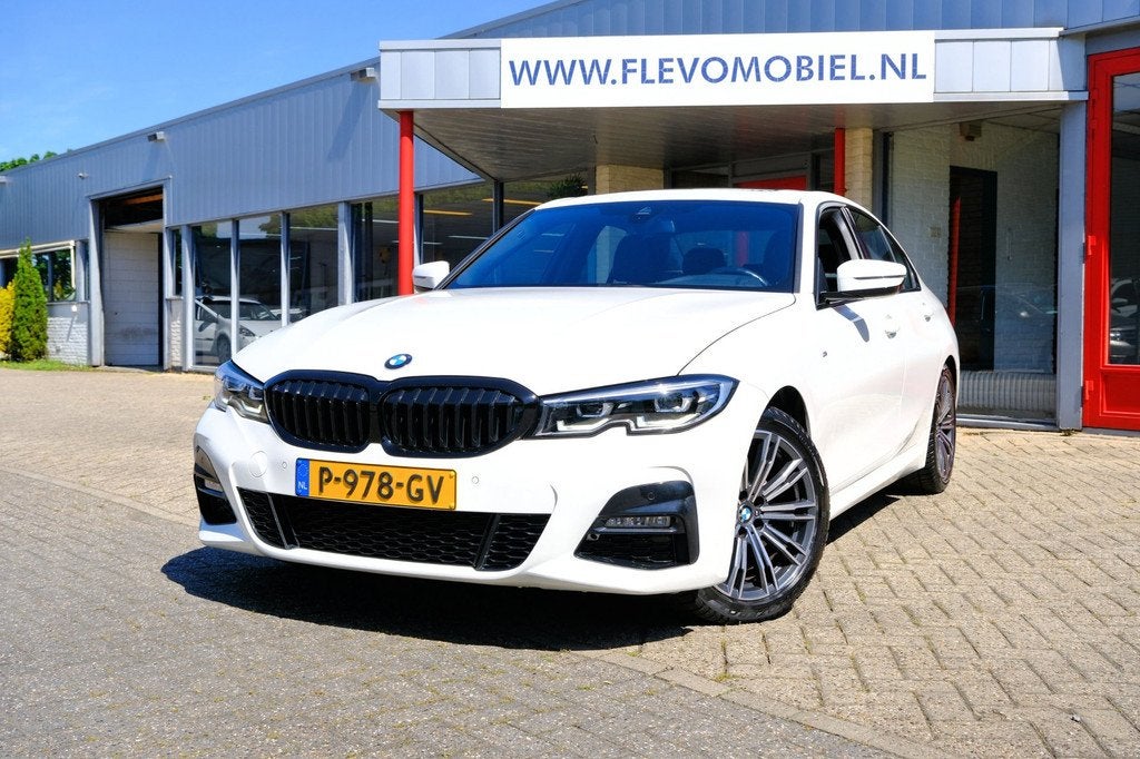 BMW 3-serie 318i M Sport Aut. Navi|Leder-Alcantara|1e Eig|Pa, Automaat, 1998 cc, Achterwielaandrijving, Gebruikt