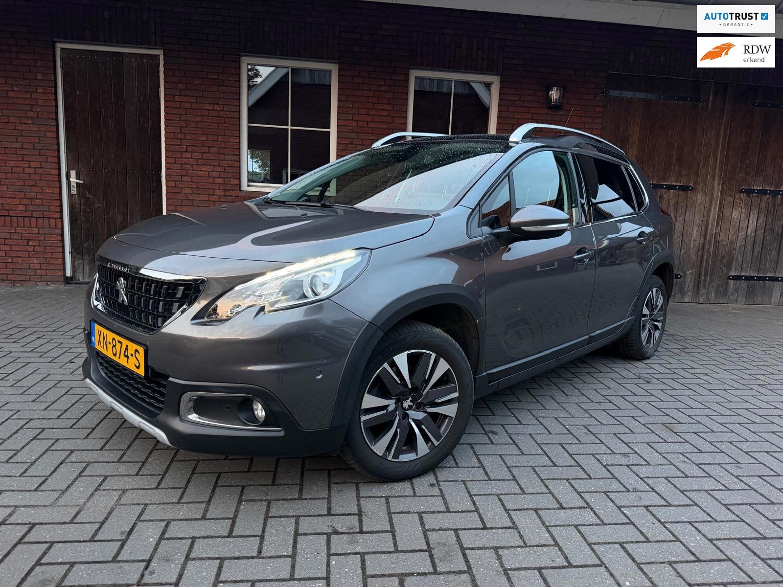 Peugeot 2008 1.2 PureTech Allure| Pano| Trekhaak| D-Riem ver, Auto's, Peugeot, Stof, 1199 cc, 1165 kg, Bedrijf