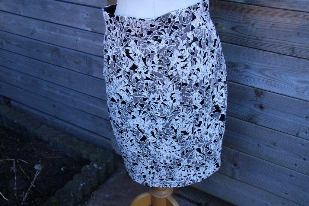 Rok creme/ zwart Addy van den Krommenacker mt 38 Vaste prijs, Maat 38/40 (M), Zwart, Ophalen of Verzenden, Zo goed als nieuw