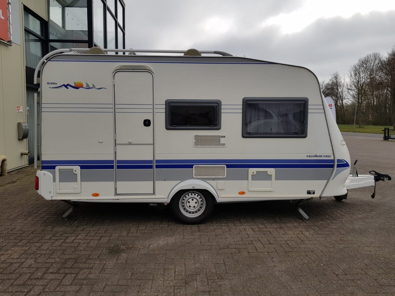 Caravan met mover, voortent en 2 fietsenrekken, Caravans en Kamperen, Hobby, Treinzit, Dwarsbed, Particulier
