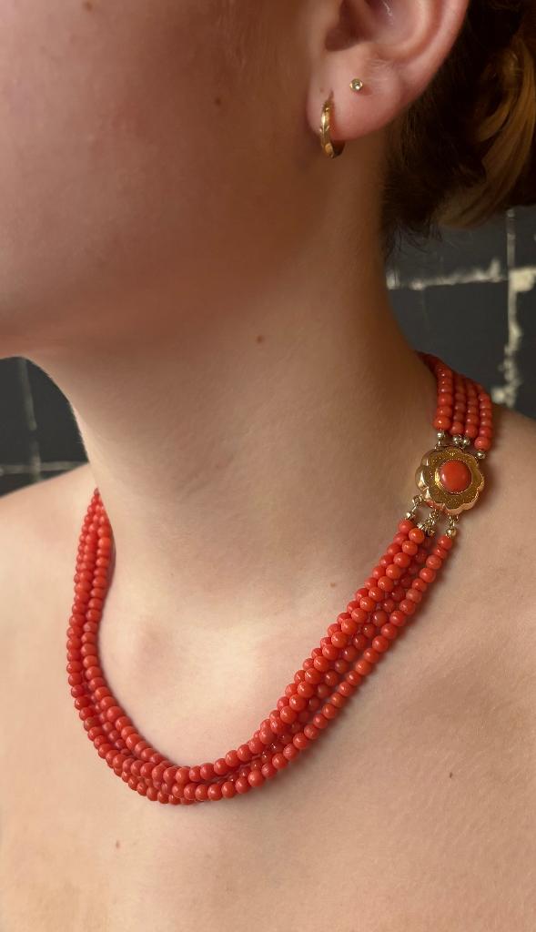 Bloedkoraal ketting 14k gouden fraai slot dames vintage