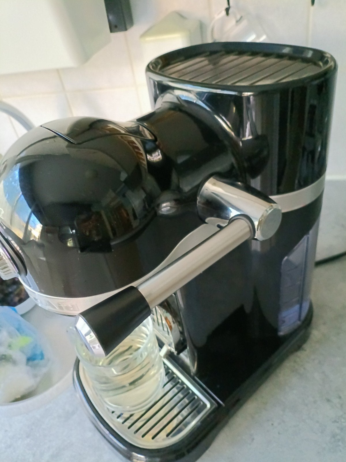 KitchenAid Nespresso Koffiemachine met capsulehouder, Ophalen, Espresso apparaat, Zo goed als nieuw, 1 kopje