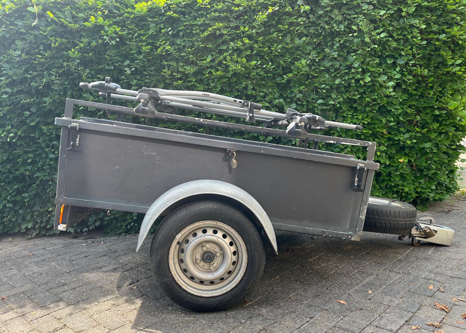 Aanhangwagen met deksel en 3 fietsendragers, Ophalen, Gebruikt