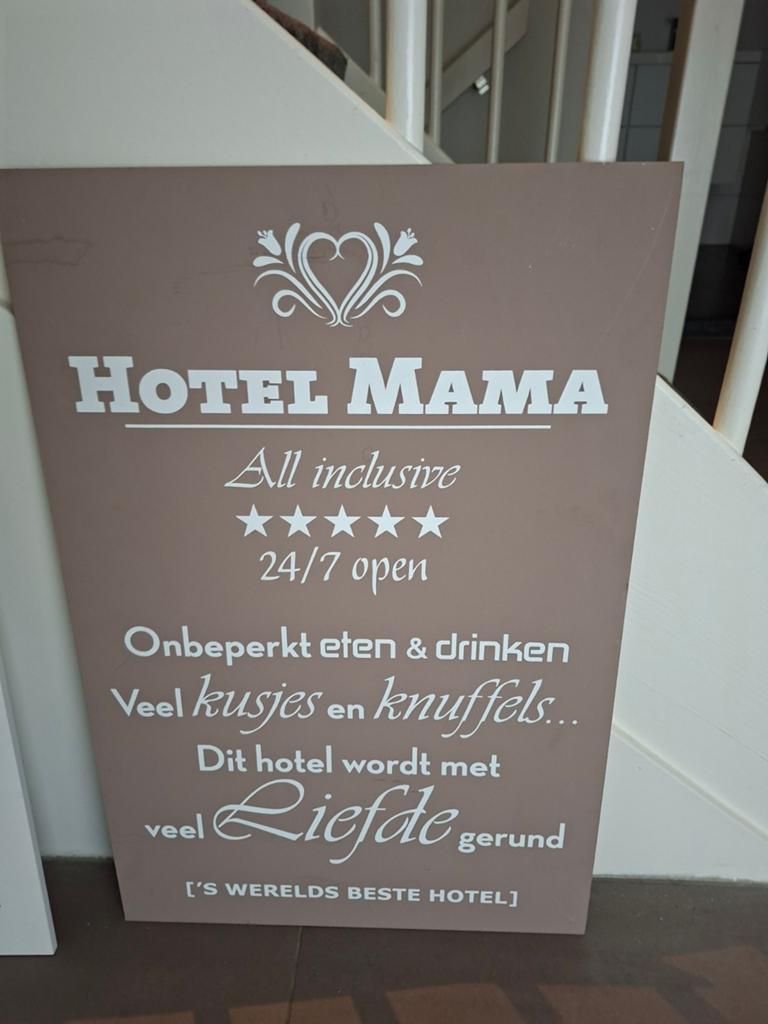 Decoratief bord 'Hotel Mama' - Liefdevol cadeau, Huis en Inrichting, Ophalen, Hout, Bruin, Landelijk