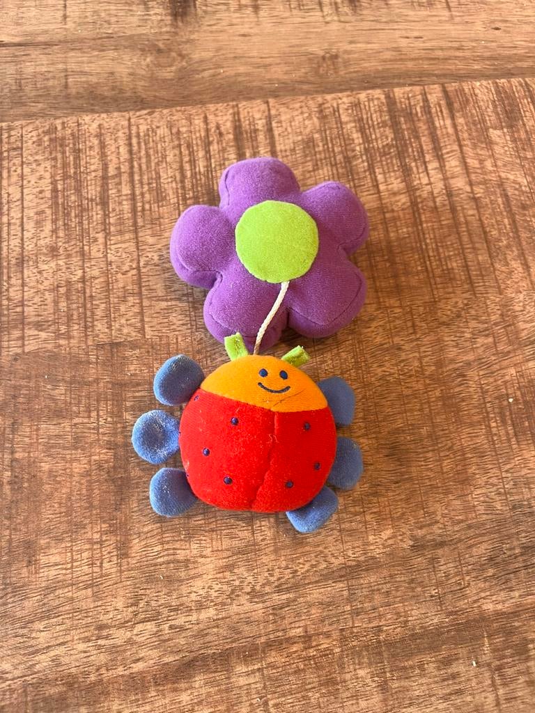 Leuk baby speelgoed: bloem en lieveheersbeestje, Kinderen en Baby's, Speelgoed | Babyspeelgoed, Ophalen of Verzenden, Gebruikt