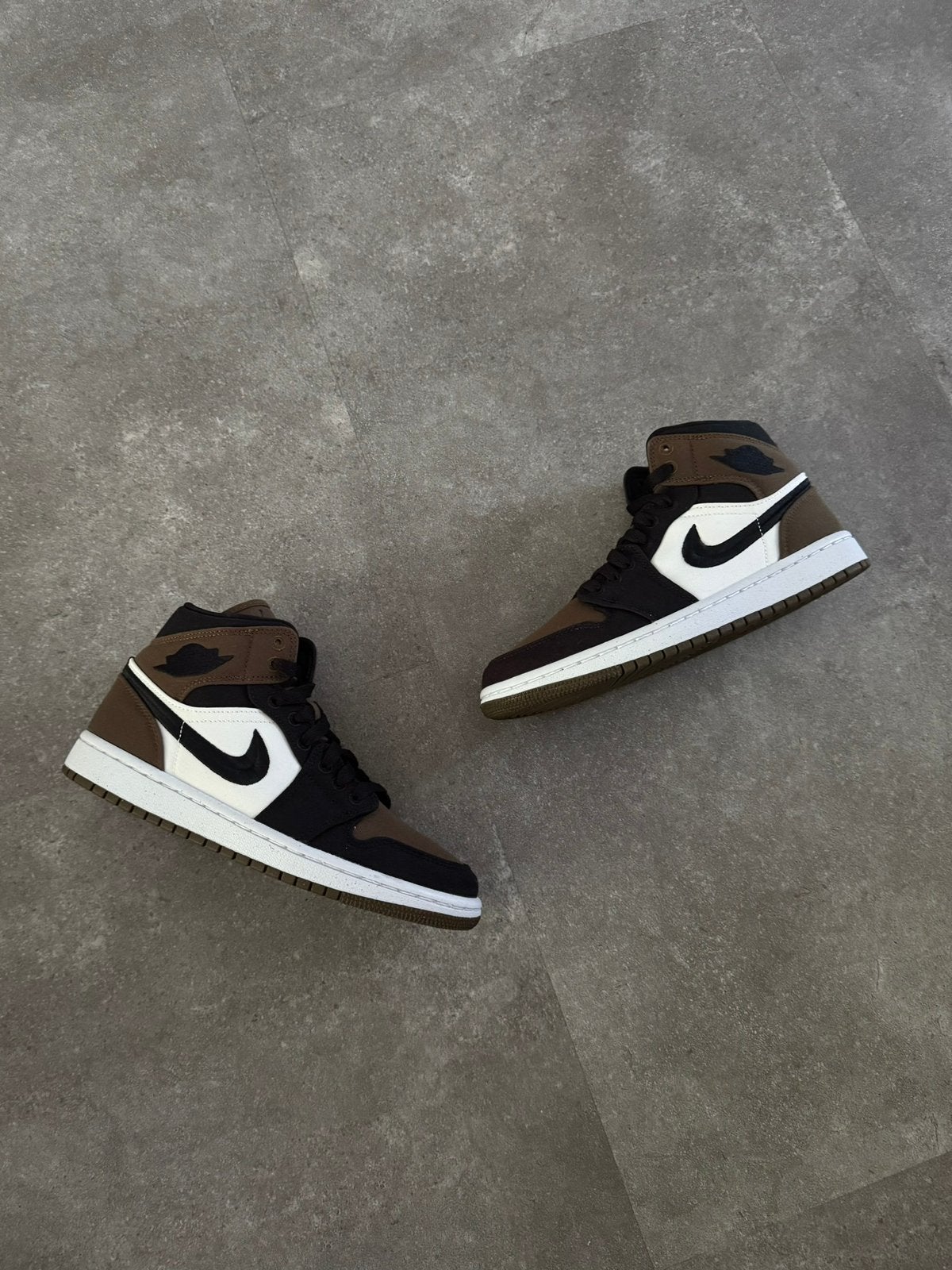 Air Jordan 1 Mid  Olive Toe - Nieuw - 38, Bruin, Nieuw, Ophalen of Verzenden, Sneakers of Gympen