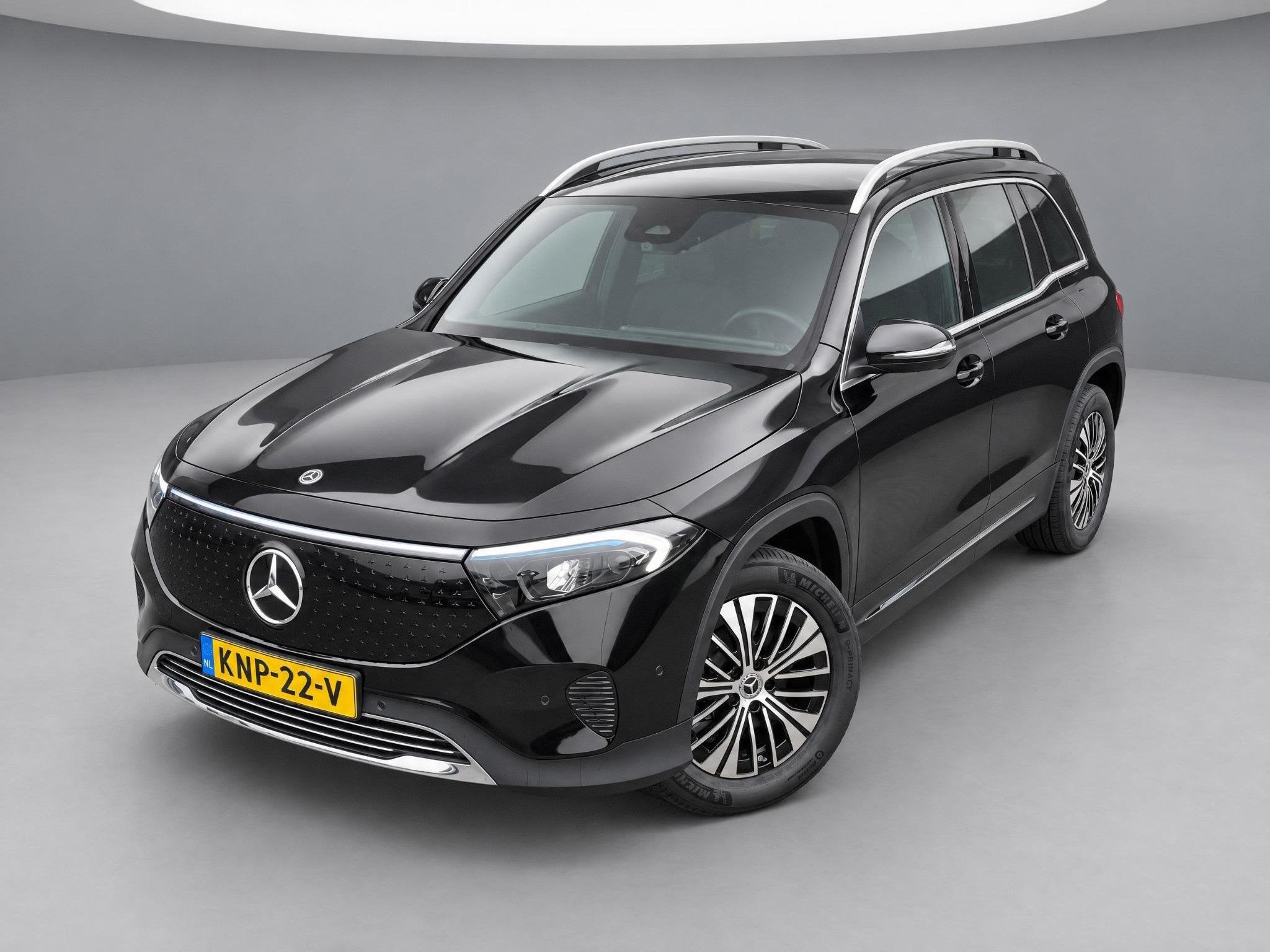 Mercedes-Benz EQB 250+ Business Solution Luxury | Panoramada, 2005 kg, 445 min, Leder en Stof, Zwart