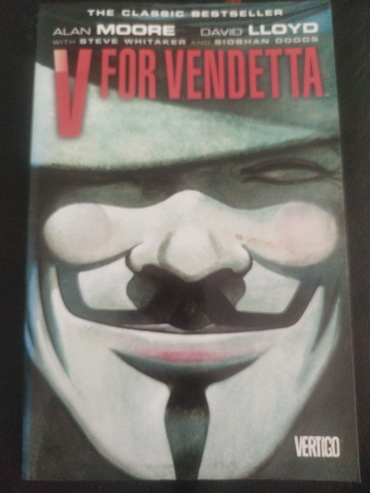 V FOR VENDETTA VERTIGO PAPERBACK STRIP, Boeken, Eén stripboek, Ophalen of Verzenden, Zo goed als nieuw, Alan Moore