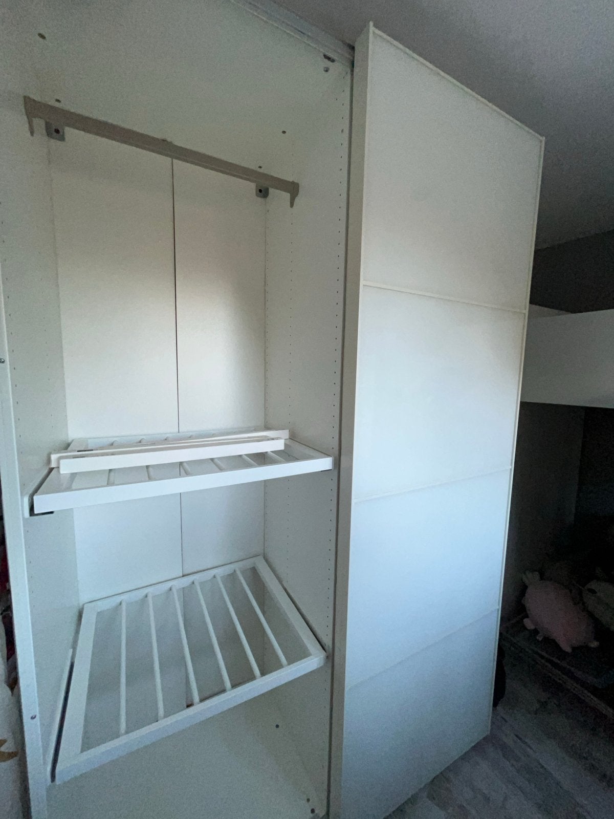 IKEA Komplement uittrekbare broekhanger (2 stuks), Ophalen of Verzenden, Zo goed als nieuw, Metaal, Met hangruimte