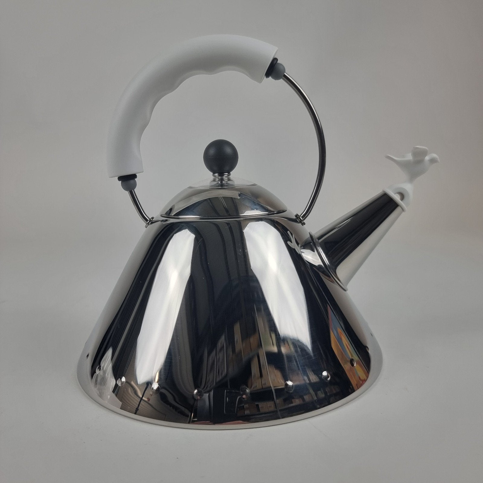 Alessi fluitketel chroom wit by Michael Graves 9093, Huis en Inrichting, Alessi, Overige materialen, Ophalen, Theepot/fluitketel