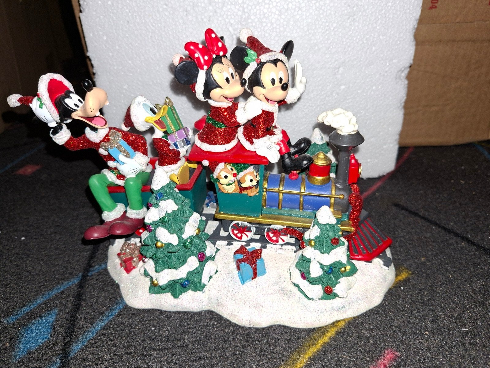Disney Parks Kersttrein Beeldje Mickey Minnie Goofy Donald, Ophalen of Verzenden, Mickey Mouse, Zo goed als nieuw, Beeldje of Figuurtje