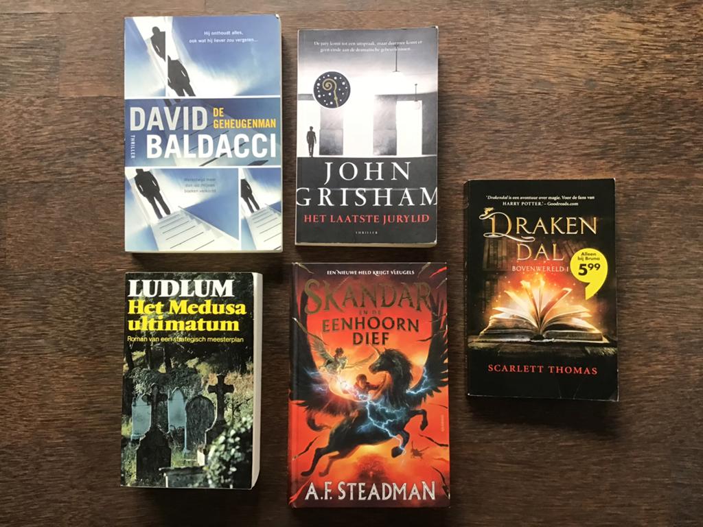 5 boeken - Baldacci - Ludlum - Grisham - etc., Boeken, Ophalen of Verzenden, Gelezen