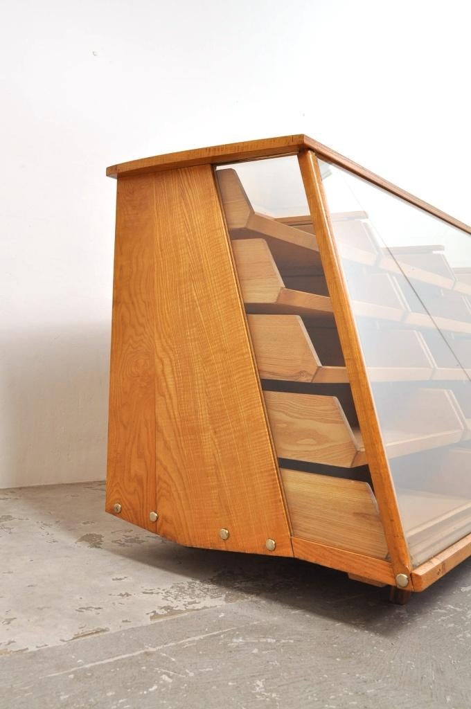 Vintage art deco eiken winkelvitrine toonbank jaren 30, Gebruikt, 75 cm of meer, Ophalen of Verzenden, 200 cm of meer