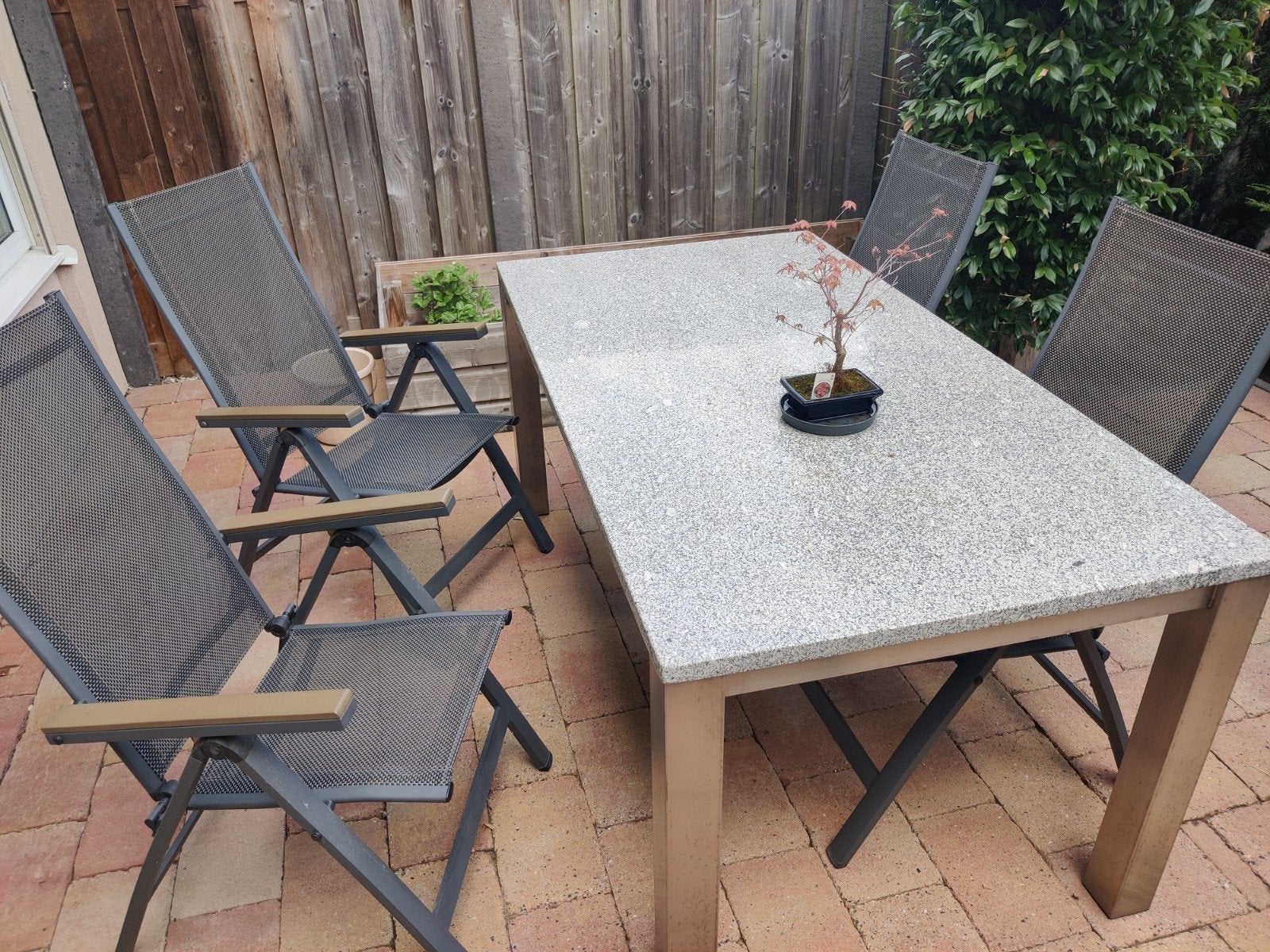 Te koop: stofzuiger, stoelen met tafel, luchtontvochtiger, k, Ophalen, Zo goed als nieuw
