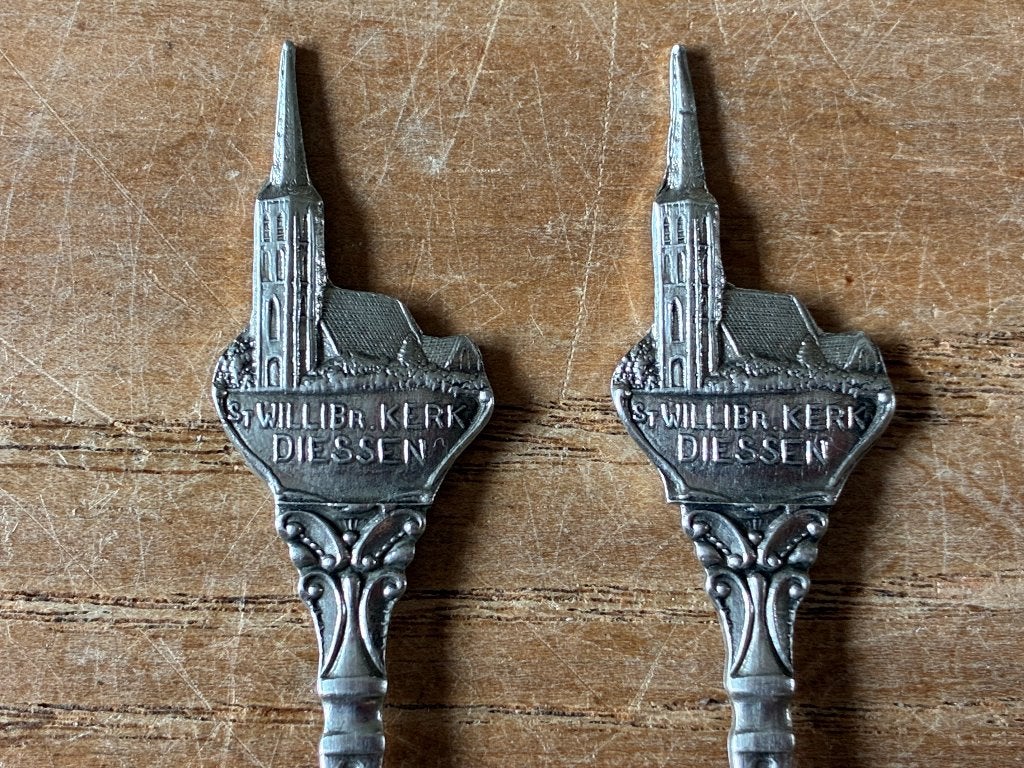 2x Vintage theelepel St. Willibr. kerk Diessen, Ophalen of Verzenden