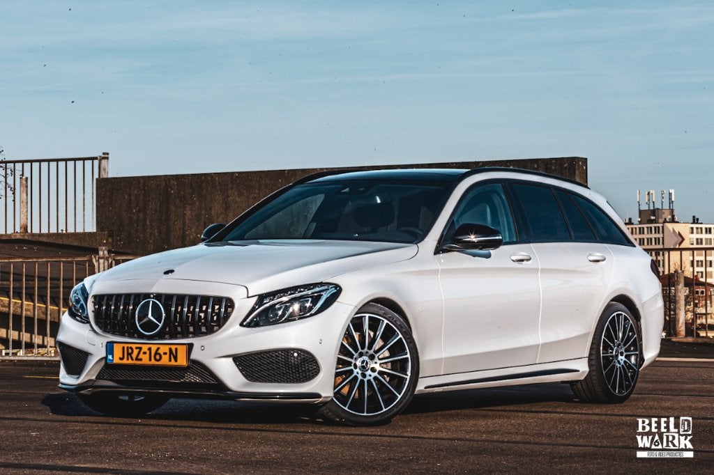 Mercedes C-Klasse AMG Line Pano Adap. Cruise Trekhaak Leder, Auto's, Automaat, Achterwielaandrijving, 1800 kg, 4 cilinders