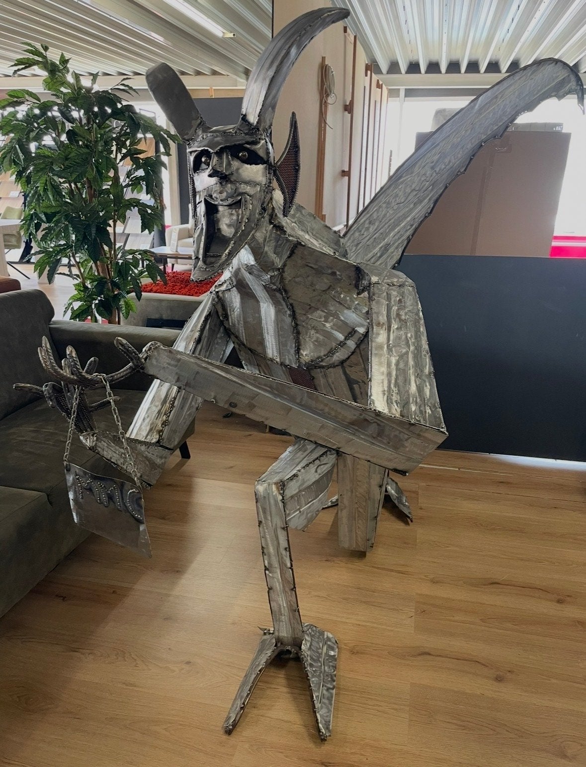 Unieke metalen sculptuur van een gevleugeld wezen duivel, Antiek en Kunst, Overige onderwerpen, Brutalistisch, Handgemaakt, 1 meter - 2 meter