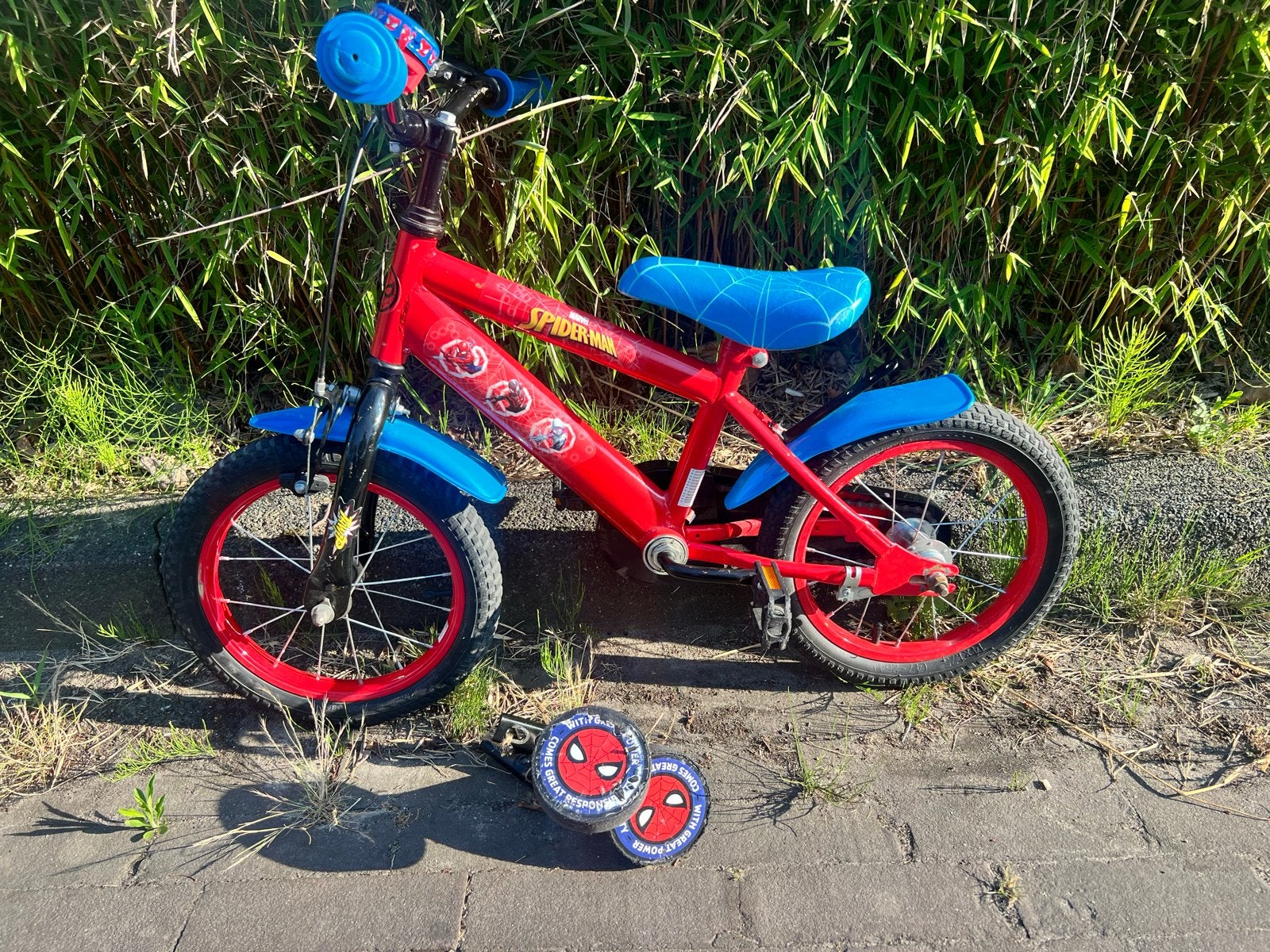 Spiderman kinderfiets met zijwieltjes - 14 inch, Terugtraprem, Zijwieltjes, Ophalen of Verzenden, 16 tot 20 inch