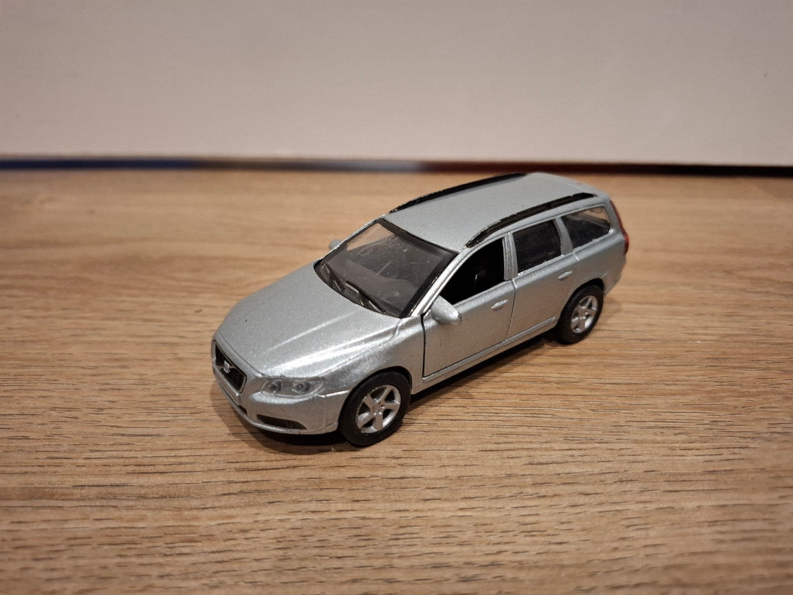 Volvo V70 1:36, Ophalen of Verzenden, Zo goed als nieuw, Overige typen