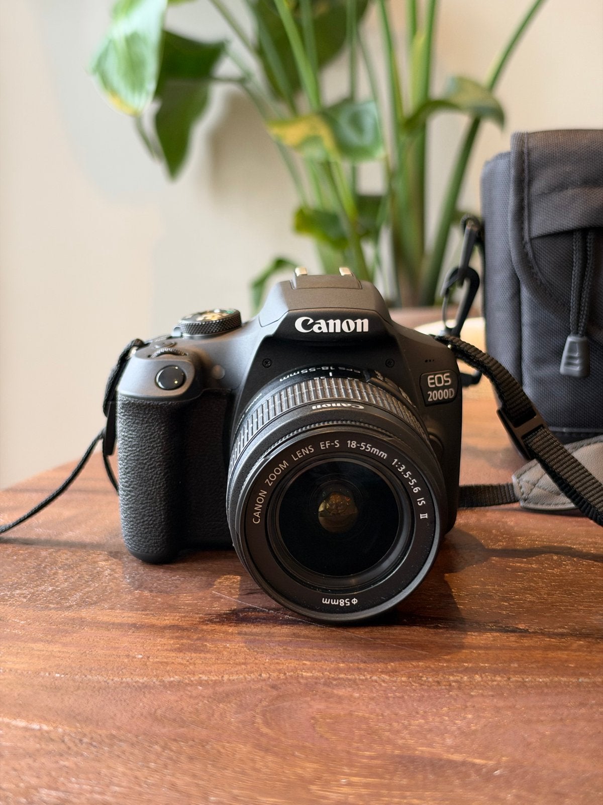Canon EOS 2000D spiegelreflexcamera met 18-55mm lens, Spiegelreflex, Canon, Ophalen of Verzenden, Zo goed als nieuw