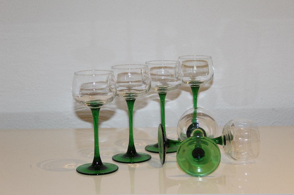 Luminarc wijnglas met groene voet - 6 stuks - France, Verzamelen, Glas en Borrelglaasjes, Ophalen of Verzenden, Zo goed als nieuw