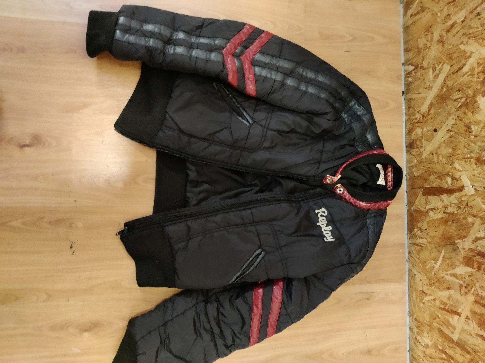 Replay Vikings School Softball Bomberjack - Zwart/Rood, Kleding | Heren, Jassen | Zomer, Zwart, Overige maten, Ophalen of Verzenden
