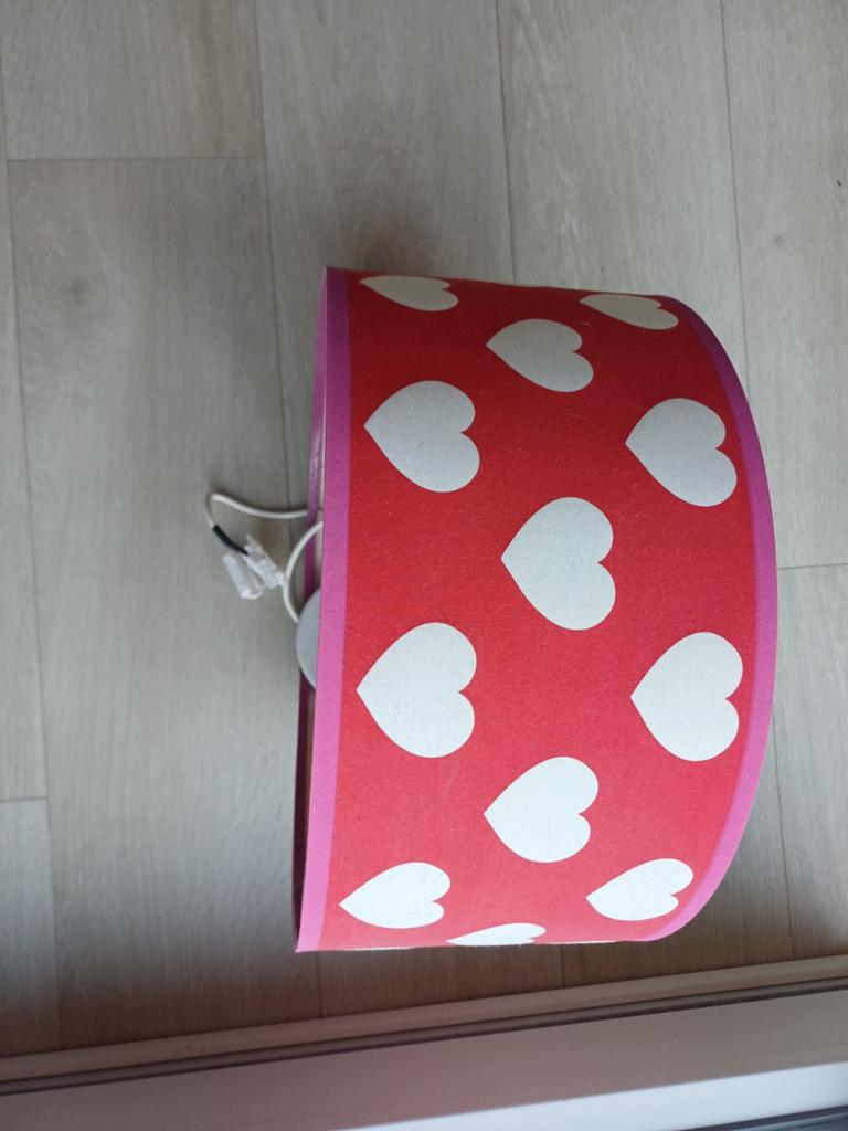 Leuke rode lampenkap met witte hartjes, roze rand, Ophalen, 25 tot 50 cm, Rond, Rood