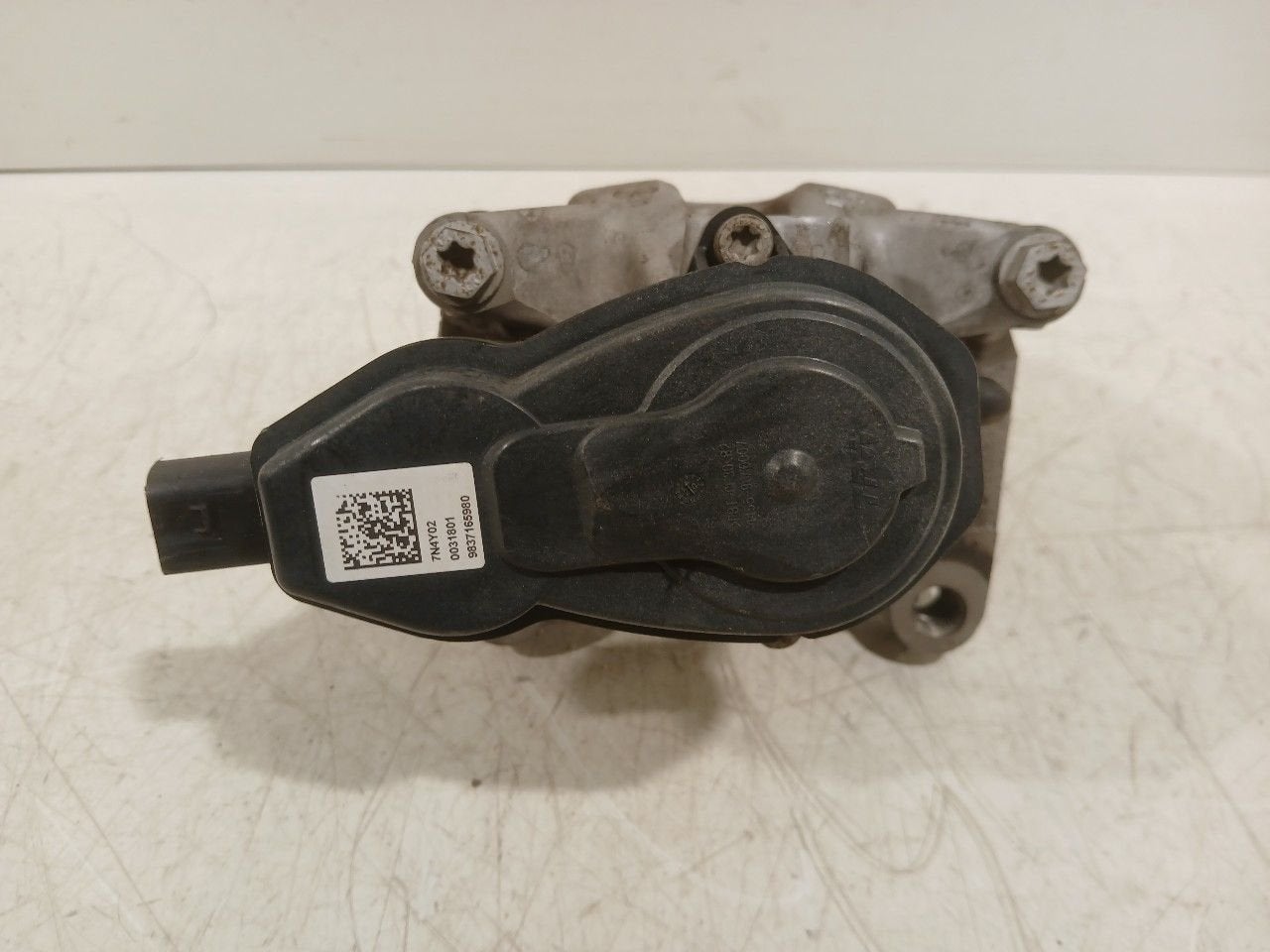 Remklauw links achter Peugeot 2008, Onderdelen@venauto.nl, Van der Ven Autorecycling B.V., Gebruikt, Ettenseweg 76, 4706 PB Roosendaal, The Netherlands