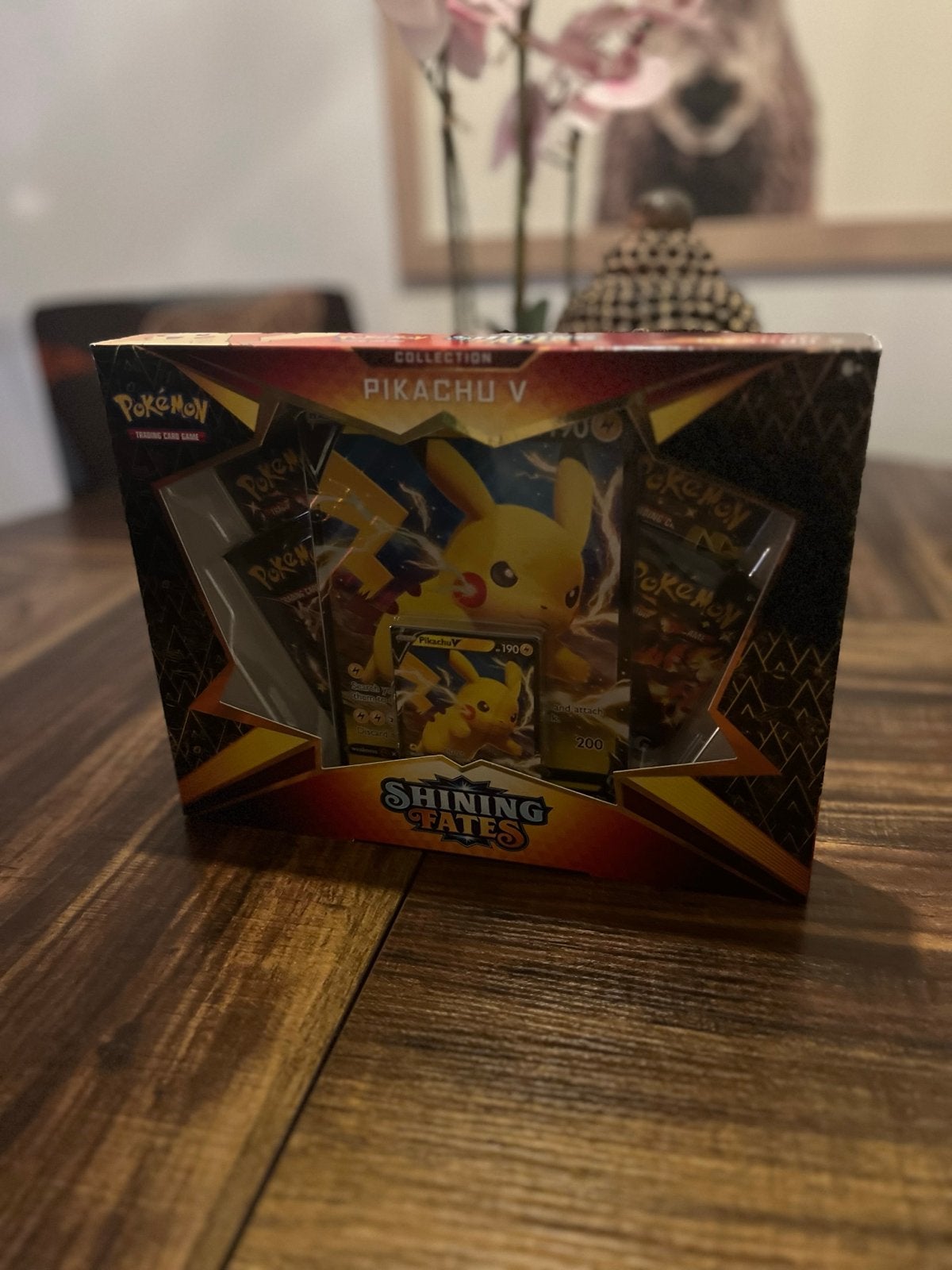 Pokémon Shining Fates Collection - Pikachu V Box, Ophalen of Verzenden, Nieuw, Overige typen