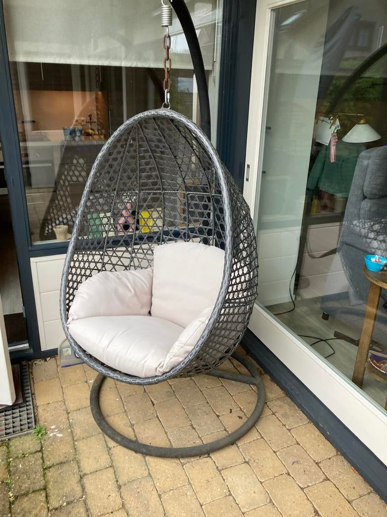 Comfortabele hangstoel met standaard en kussen, Ophalen, Binnen, Gebruikt, Met standaard