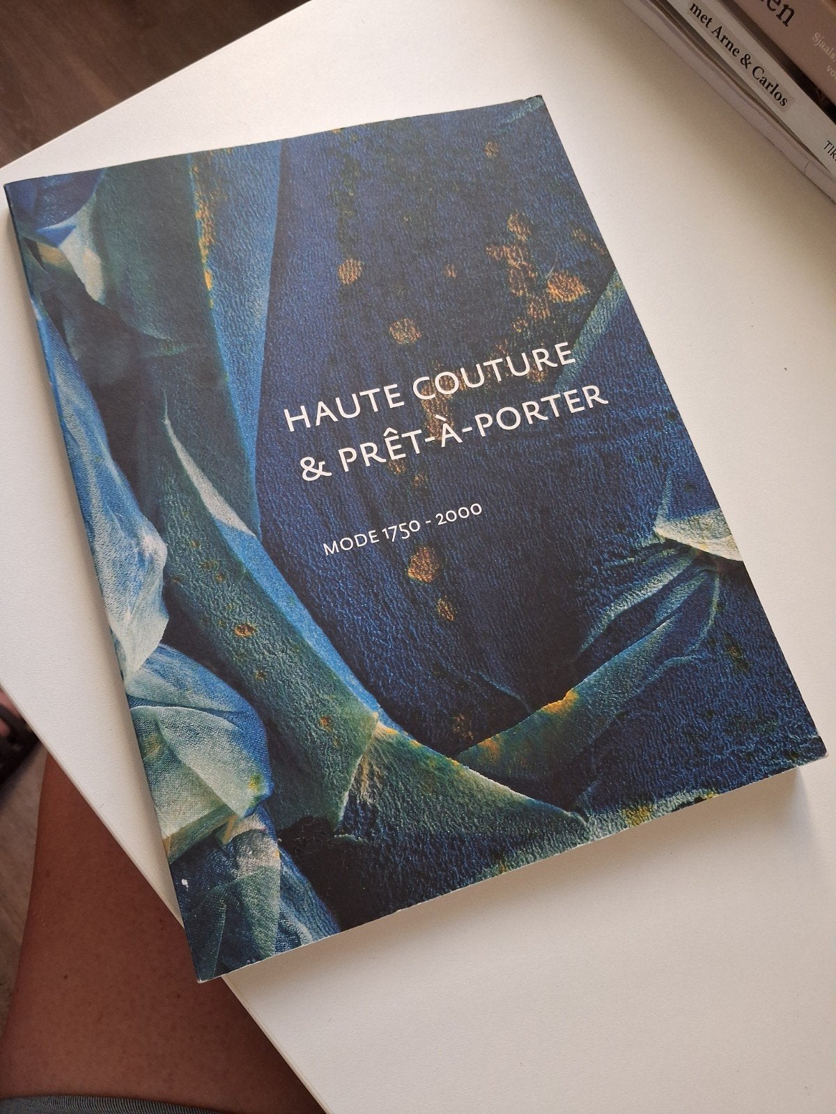 Haute Couture & Prêt-à-Porter: Mode 1750-2000, Ophalen of Verzenden, Zo goed als nieuw, Mode algemeen