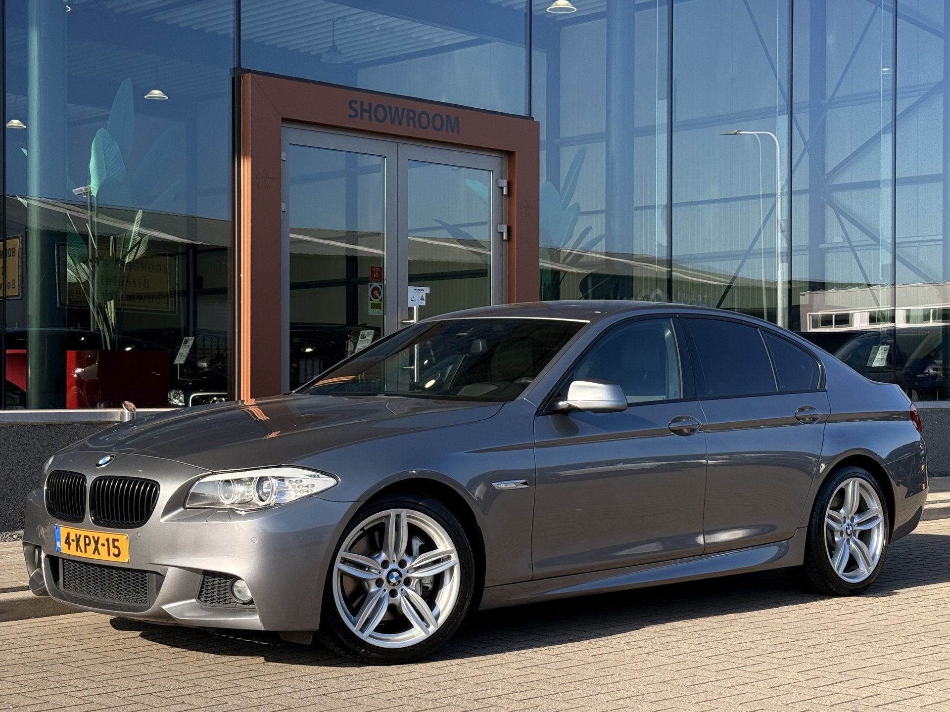 BMW 5 Serie 528i M Pakket | Head-Up | Cruise | Stoelverwarmi, Auto's, Automaat, Euro 5, Gebruikt, Zwart