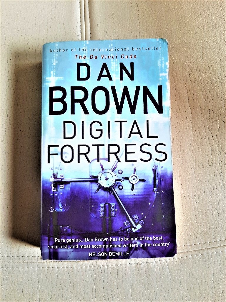 Digital fortress – Dan Brown (Engelstalig), Ophalen of Verzenden, Gelezen, Dan Brown
