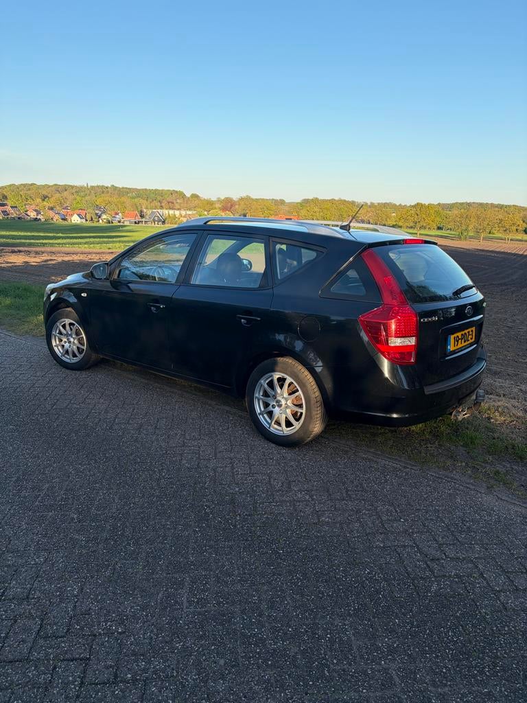 Kia (Pro) Cee d 1.6 Cvvt Sporty Wagon 2011 Zwart, Voorwielaandrijving, 125 pk, 1591 cc, 4 cilinders