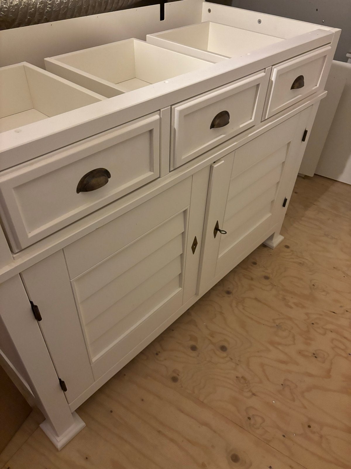 Witte commode met  kledingkast, Ophalen, Zo goed als nieuw