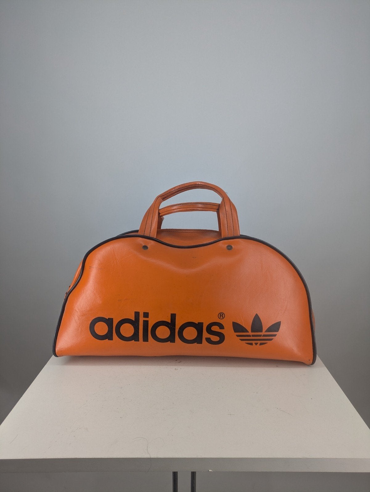 Vintage Adidas sporttas - oranje, Made in France, Adidas AG, Adi-Dassler-Straße 1, 91074 Herzogenaurach, Duitsland, Gebruikt, Unisex volwassen